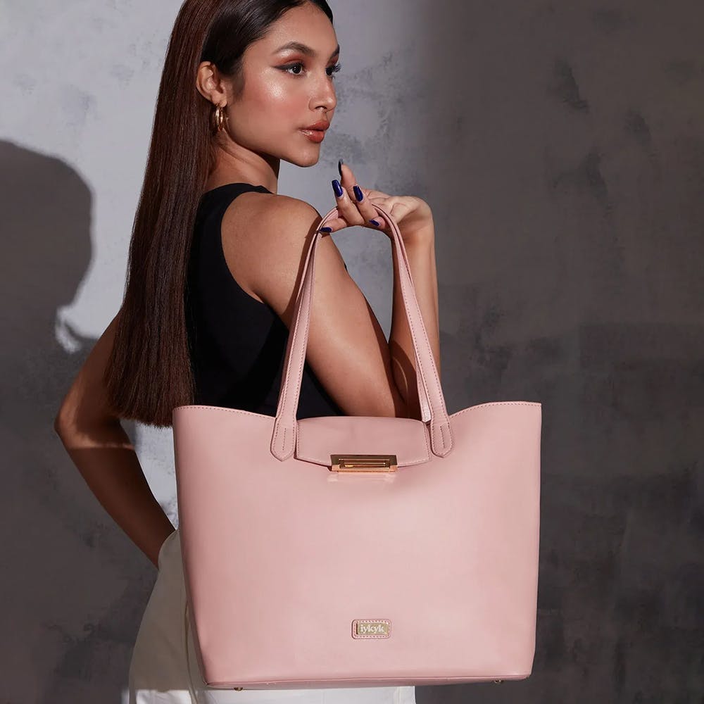 Exploring the Benefits of Laptop Tote Bags for Women