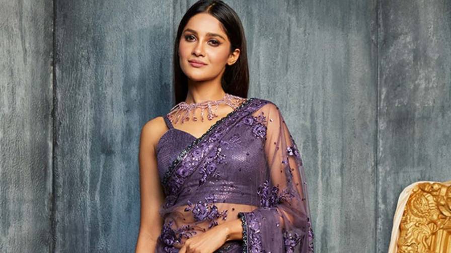 How to Look Slim in a Saree